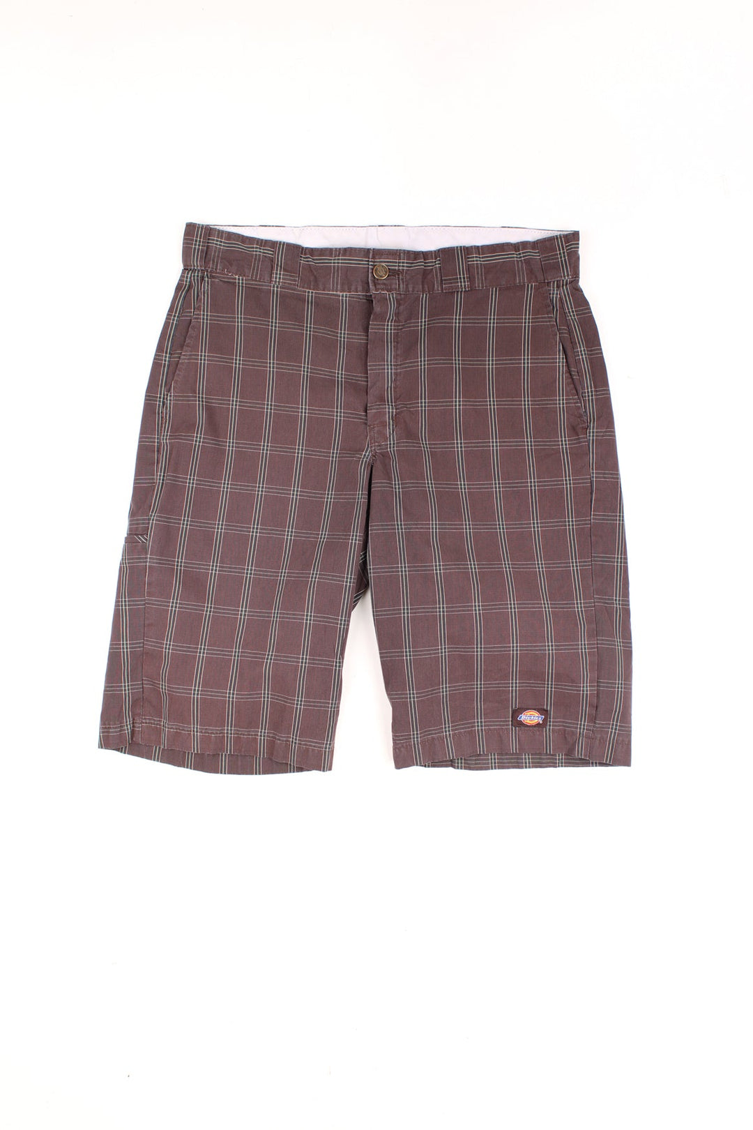 Dickies 3/4 Length Shorts in a brown and grey plaid colourway, multiple pockets and has the logo embroidered on the front and back. 