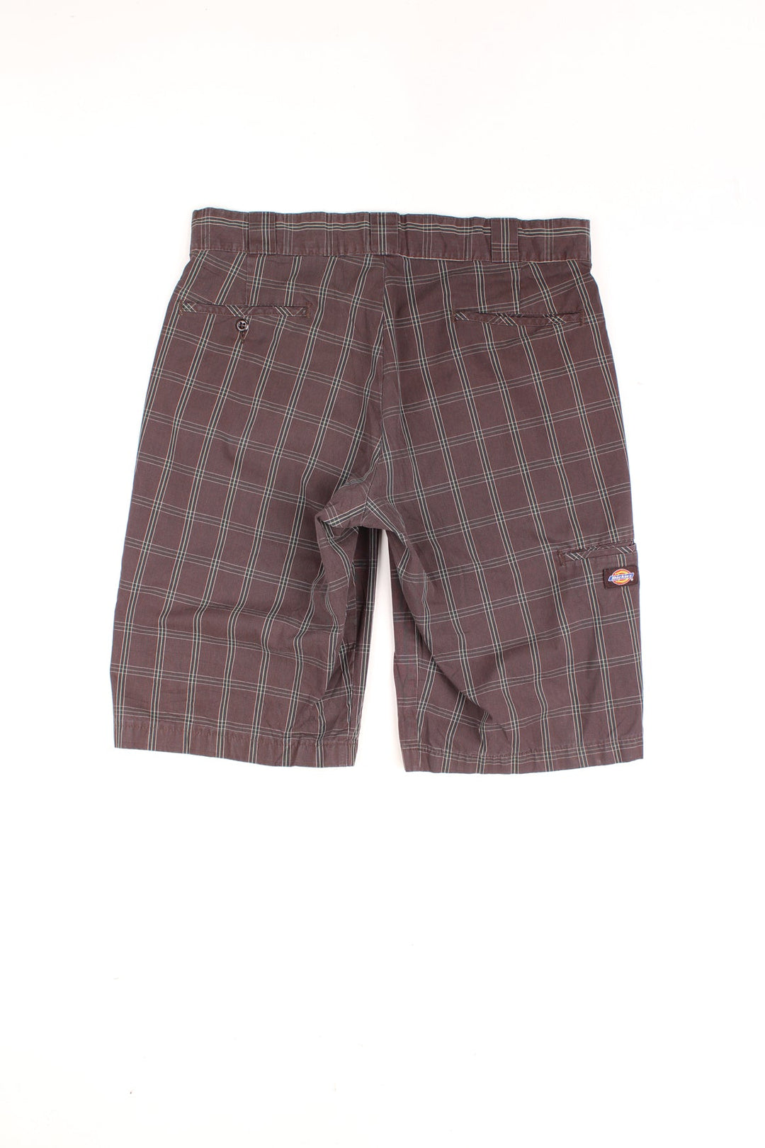 Dickies 3/4 Length Shorts in a brown and grey plaid colourway, multiple pockets and has the logo embroidered on the front and back. 