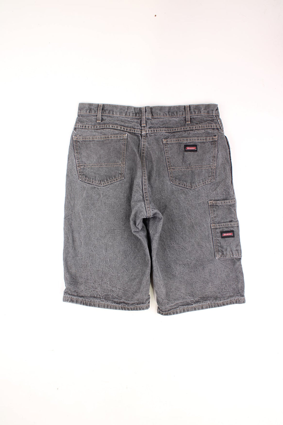 Dickies Carpenter Shorts in a grey denim colourway, multiple pockets and has the logo embroidered on the back. 