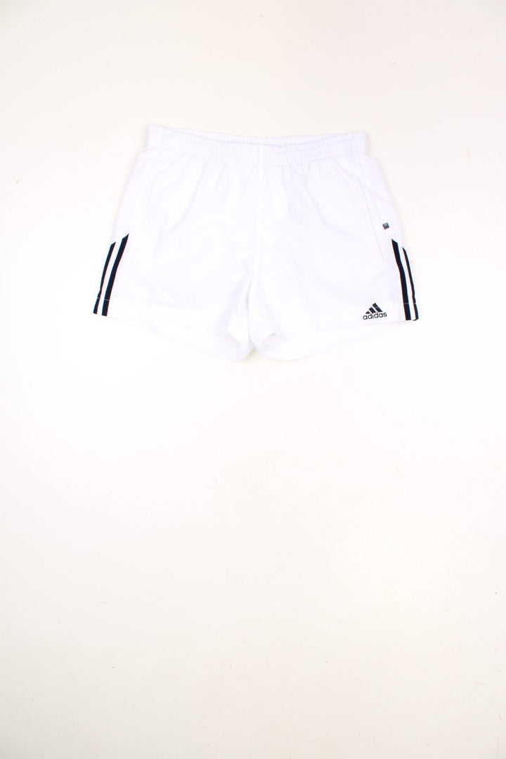 Adidas Short in a white colourway with blue stripes going down the sides, has an adjustable waist, side pockets, and the logo embroidered on the front. 