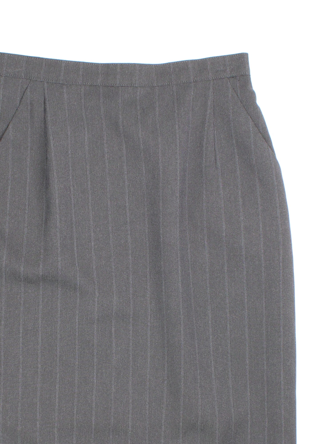 Y2K pencil skirt in grey with zip closure and a slit in the back.