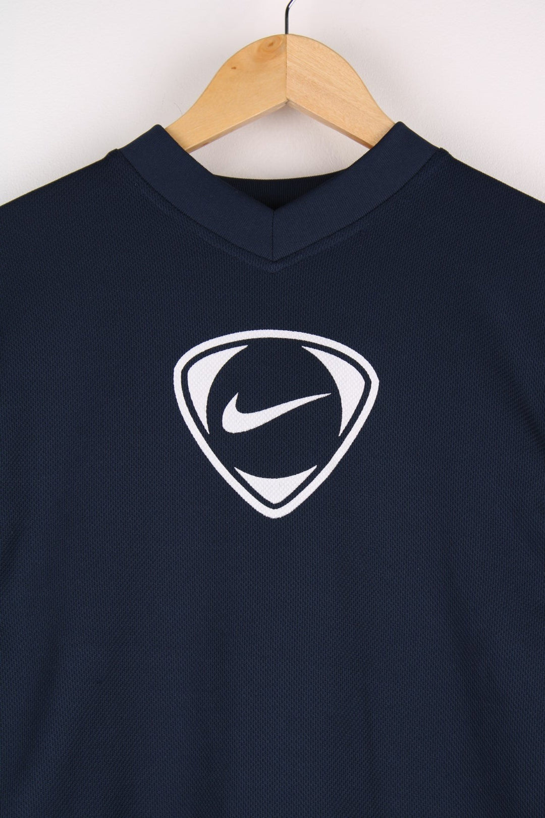 Vintage 00s Nike training T-Shirt in a navy blue colourway with the Nike logo and graphic printed on front.