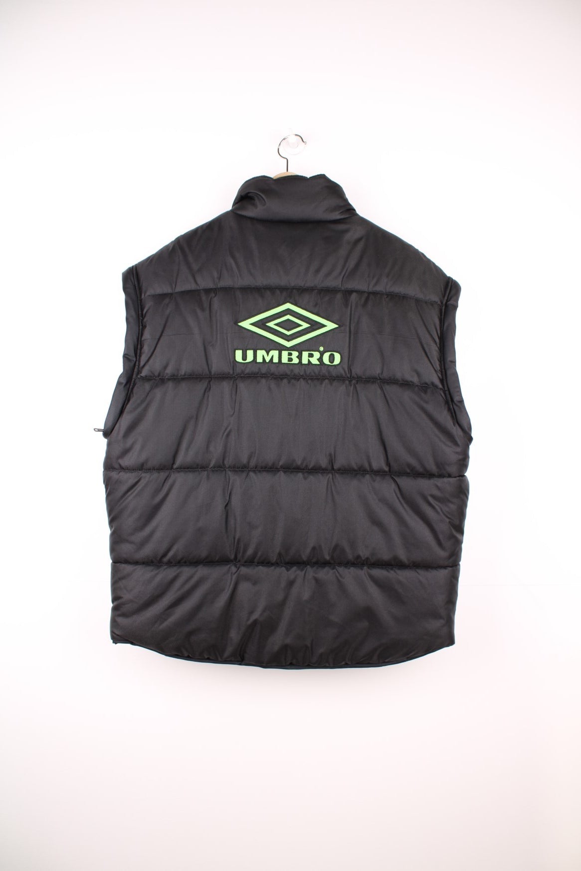 Umbro Pro Training Puffer Coat with detachable sleeves to turn into a gilet, black colourway with neon green logos embroidered on the front, back and sleeve.