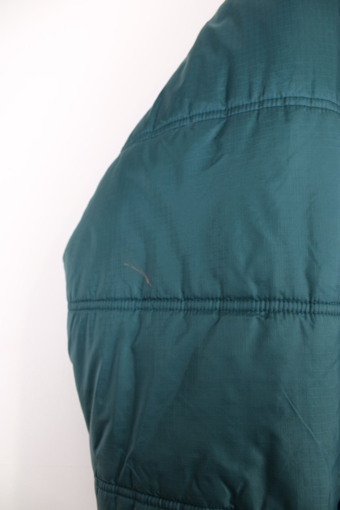 Umbro Puffer Coat in a blue colourway, zip up with side pockets, insulated, and has the logo embroidered on the front. 