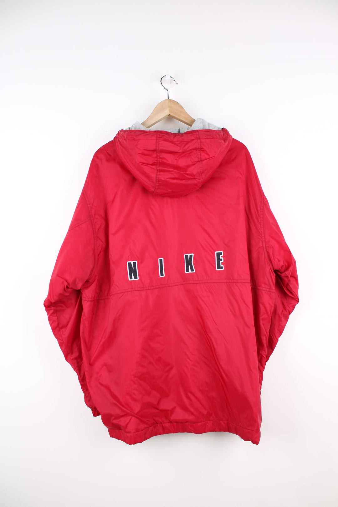 Red Nike coat with popper fastenings. Features embroidered logo on the chest and back. 