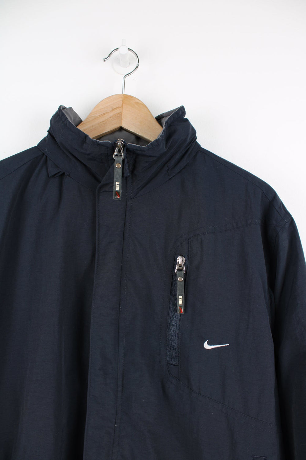 Nike ACG jacket with fleece lining. Features embroidered logo and packaway hood.