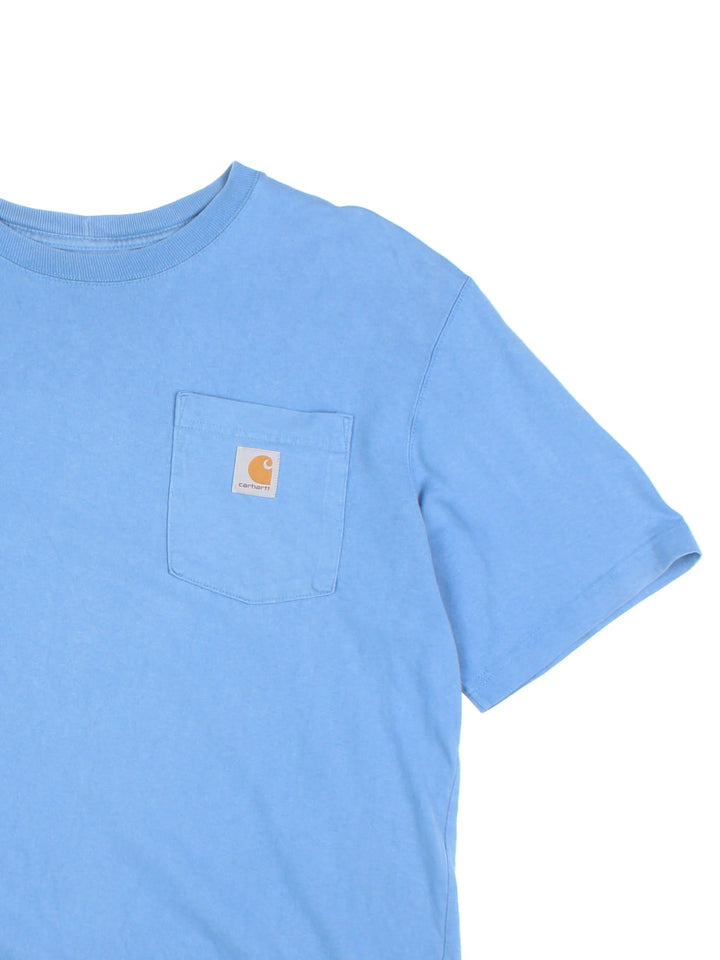  Pocket T-Shirt in a  colourway, has a chest pocket with the logo printed on the front.