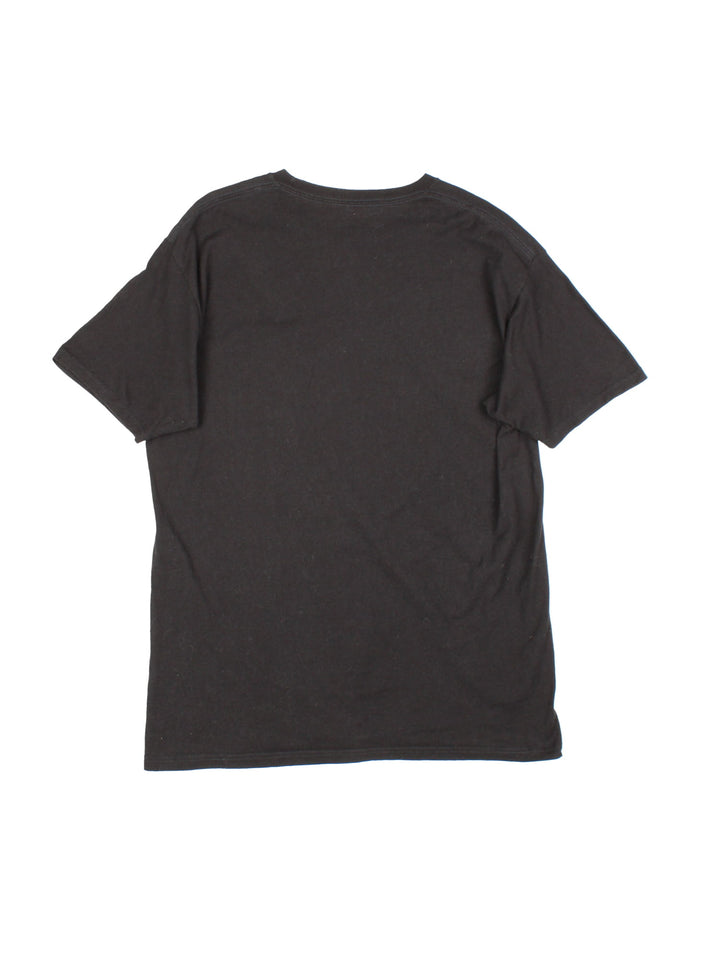 Ben Davis Pocket T-Shirt in a black colourway, has a chest pocket with the logo embroidered on the front.