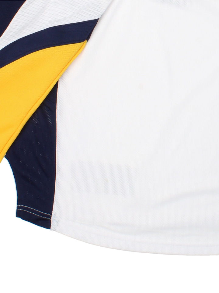 Buffalo Sabers Reebok NHL Jersey in the white colourway, features large logo on the front and shoulders with blue,yellow and silver striped panelling.