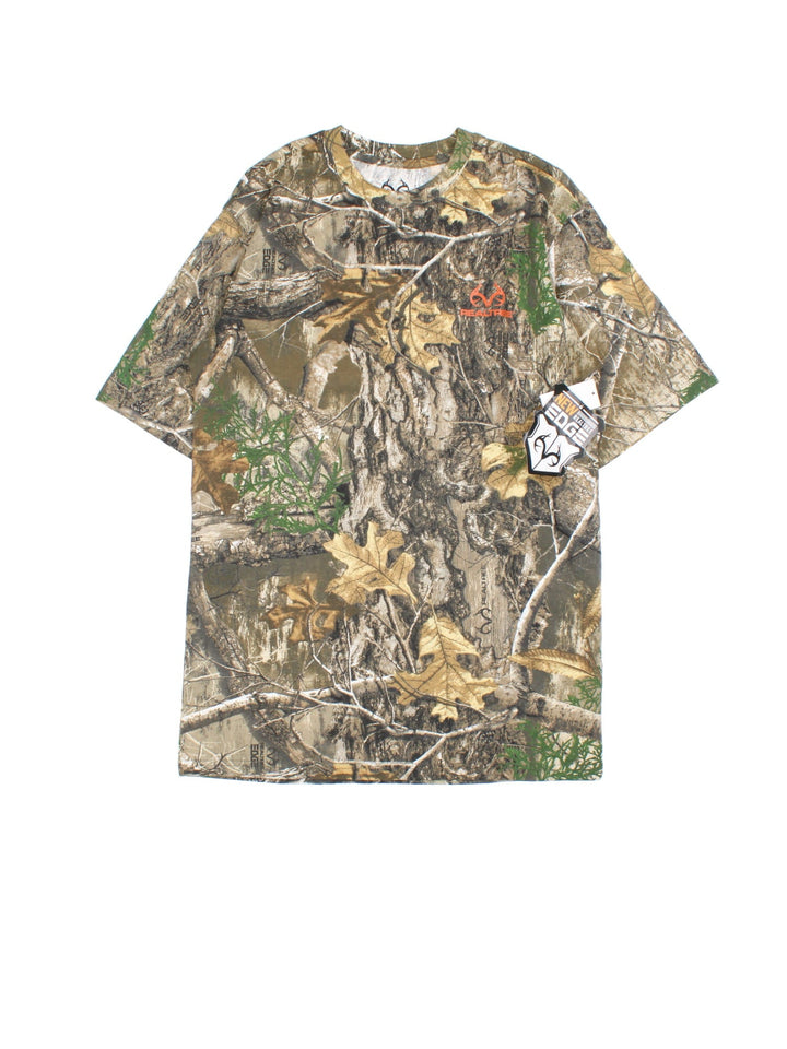 Vintage Realtree Camo T-Shirt in a green colourway, features all over camo print and small logo on the front.