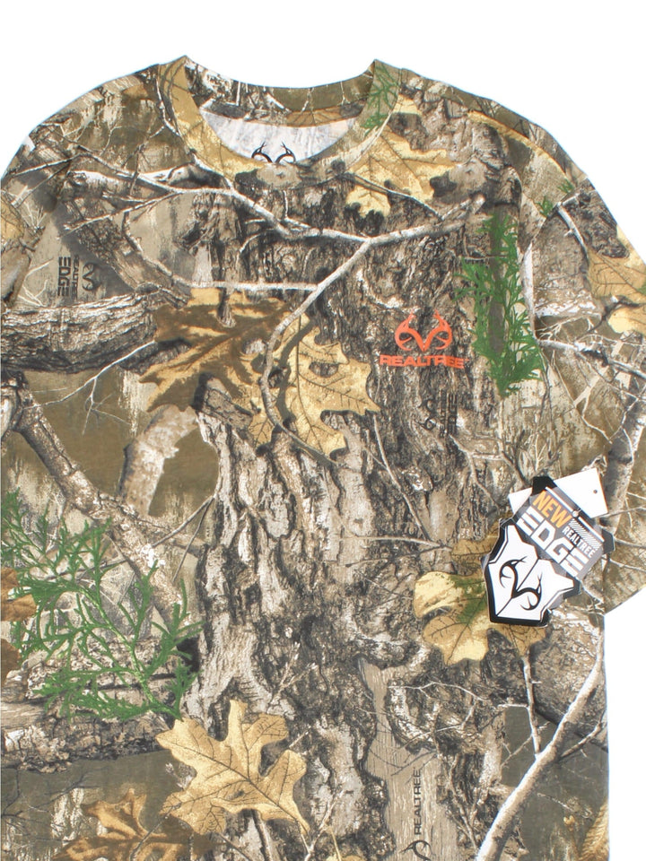 Vintage Realtree Camo T-Shirt in a green colourway, features all over camo print and small logo on the front.