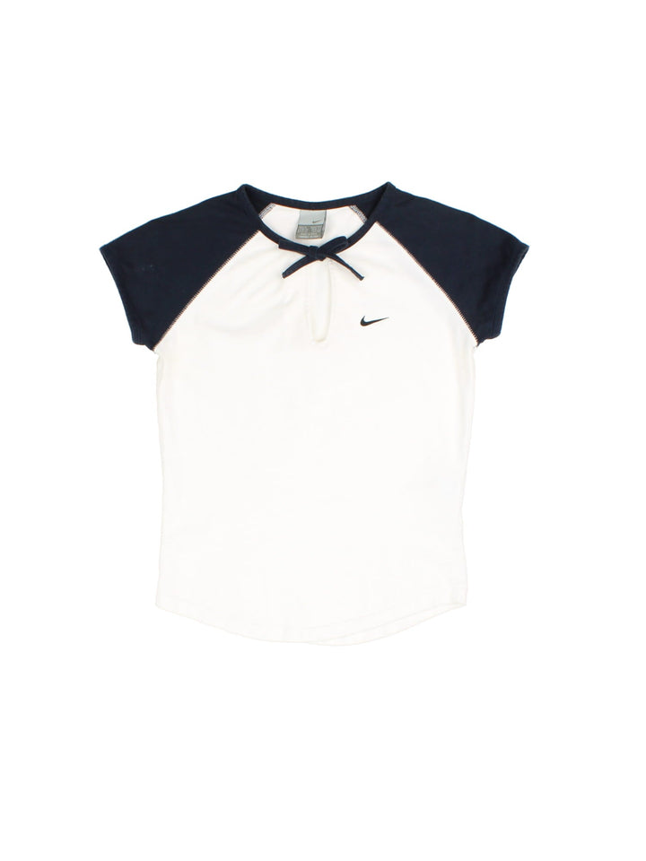 Nike Baby Tee in a white colourway with contrast navy sleves and tie detail. Swoosh branding embroidered on front.