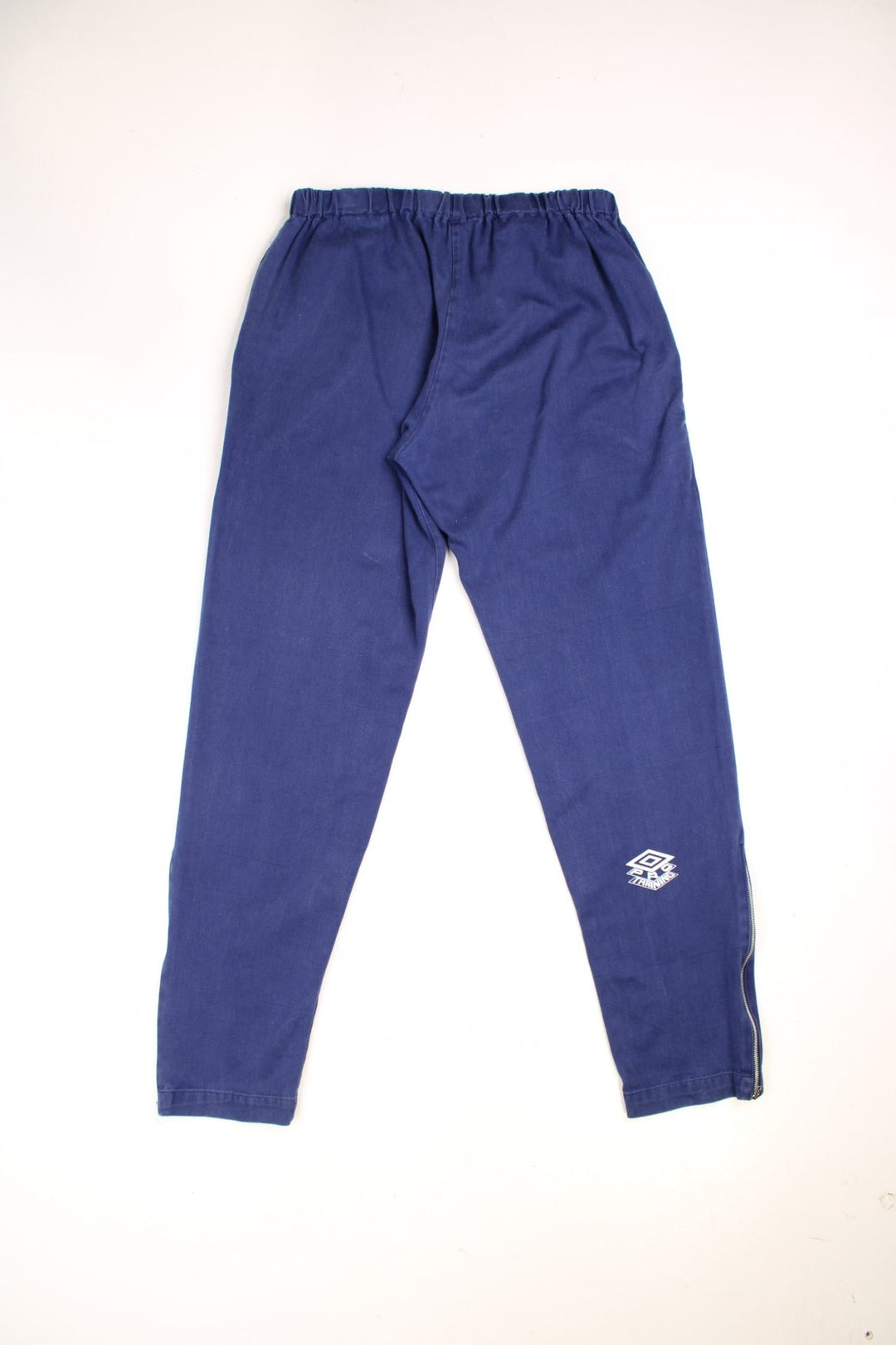 Vintage  Pro Training Pants in a  colourway, 100% cotton, pin striped, side pockets, and has the logo printed on the front and back of the right leg. 