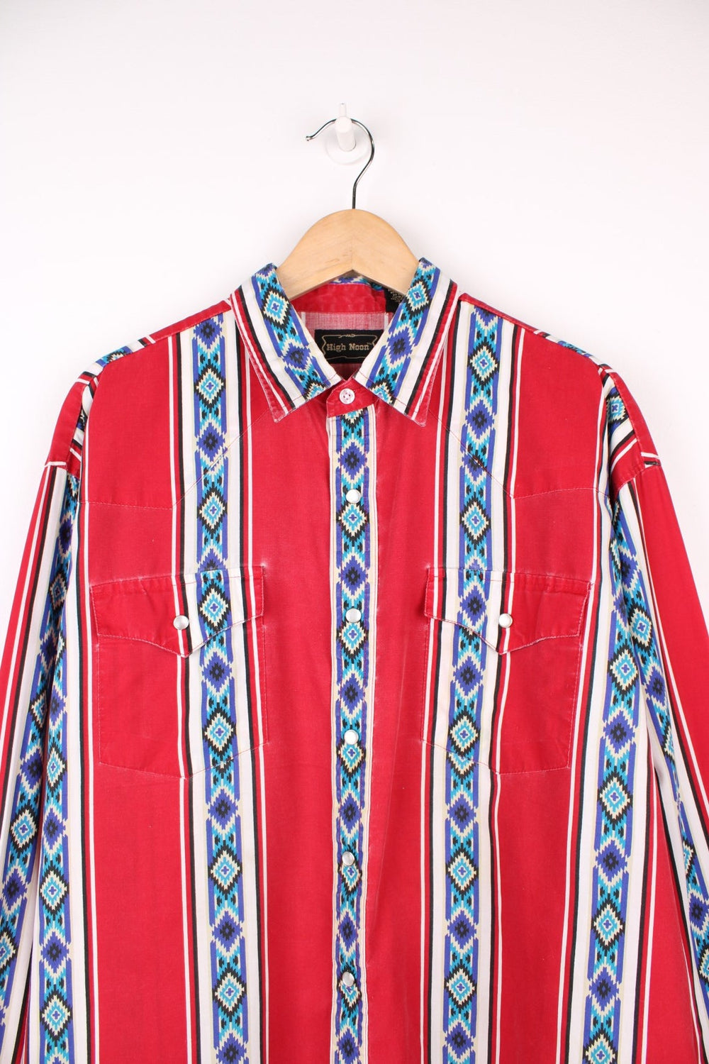 Patterned red and blue western shirt by High Noon with pearl-effect snap closure and two flap pockets. 