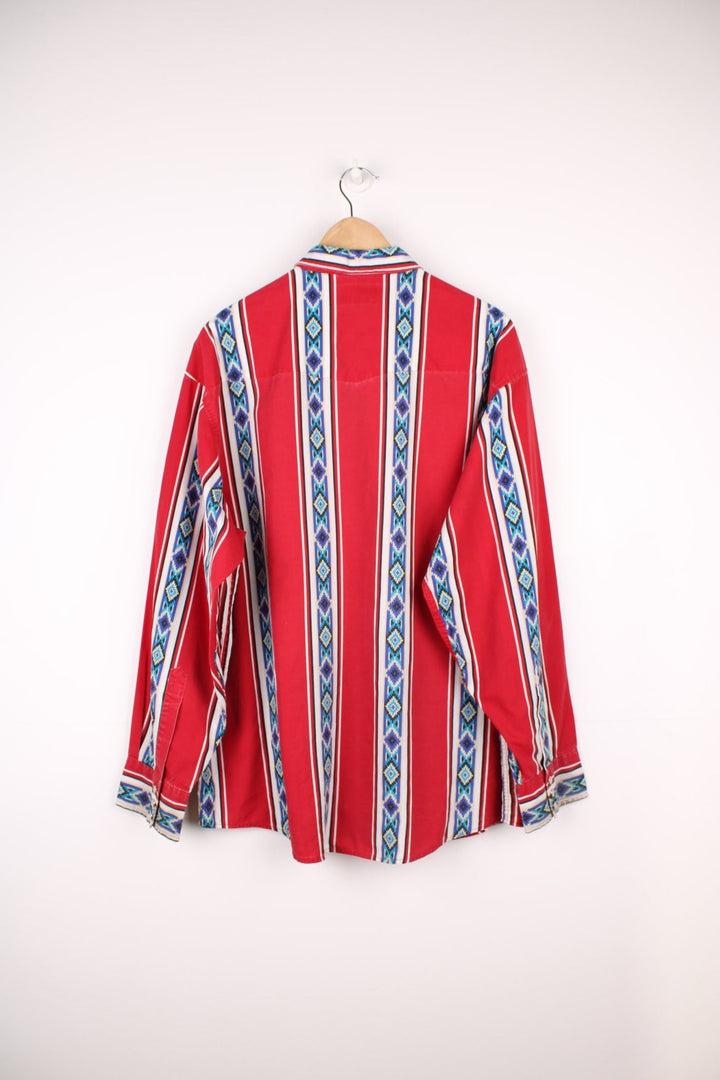 Patterned red and blue western shirt by High Noon with pearl-effect snap closure and two flap pockets. 