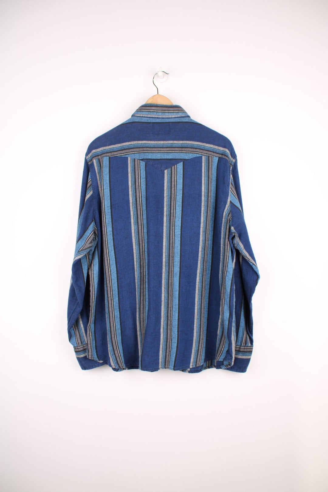 Blue striped Wrangler shirt with two flap pockets. 