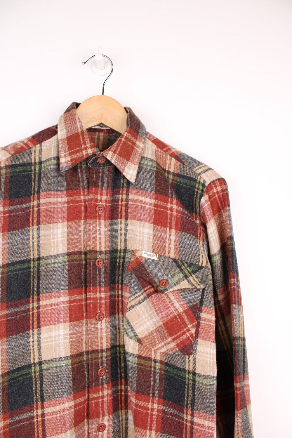 Wrangler red and brown plaid shirt with one flap pocket. 