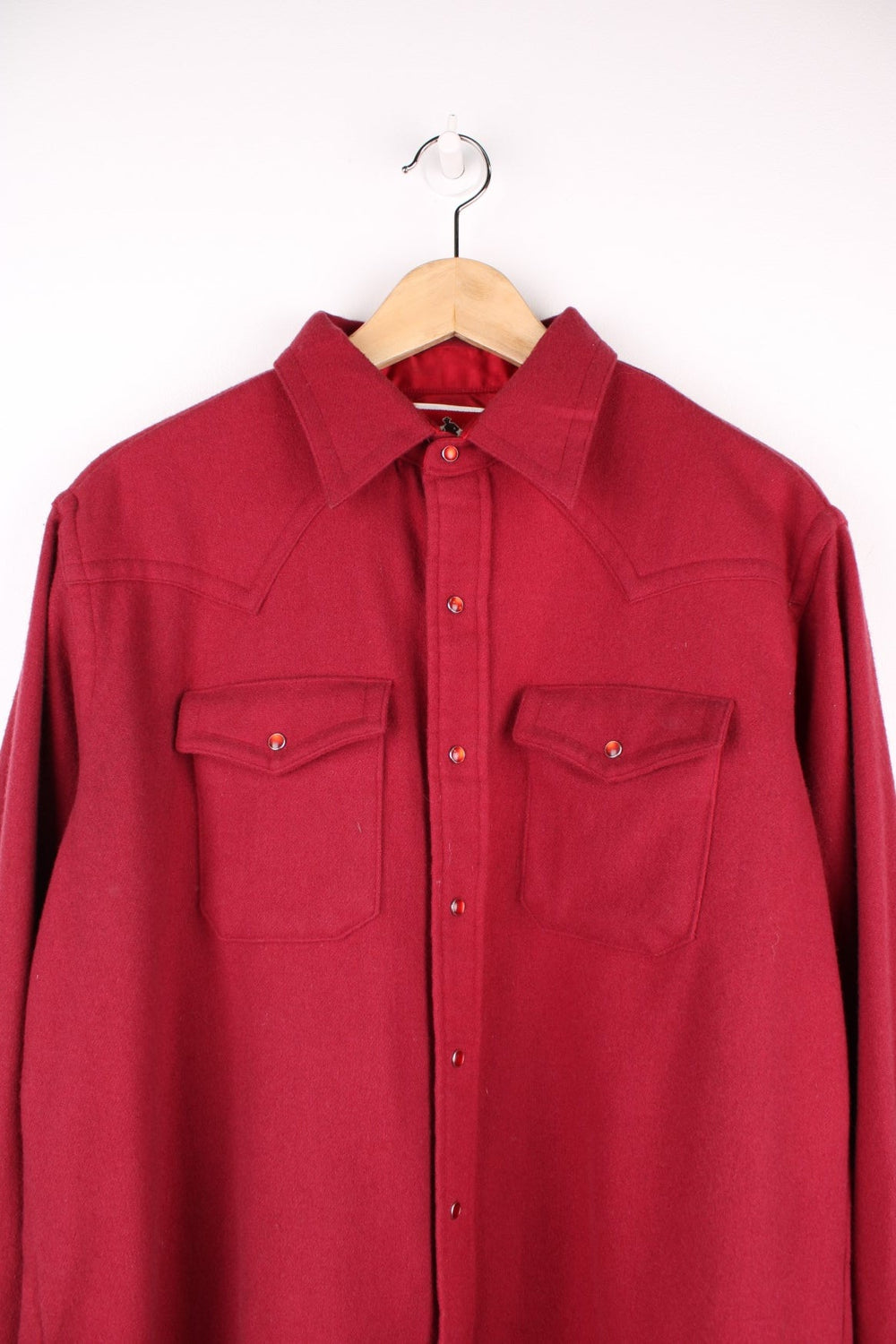 Red Marlboro Classics western wool red shirt with pearl-effect red buttons and two breast pockets. 