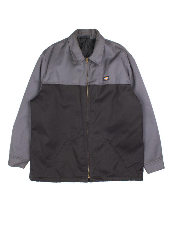 Vintage Dickies Jacket in a black and grey colourway. Zips up and has side pockets, insulated with a quilted lining, and has the logo embroidered on the front.