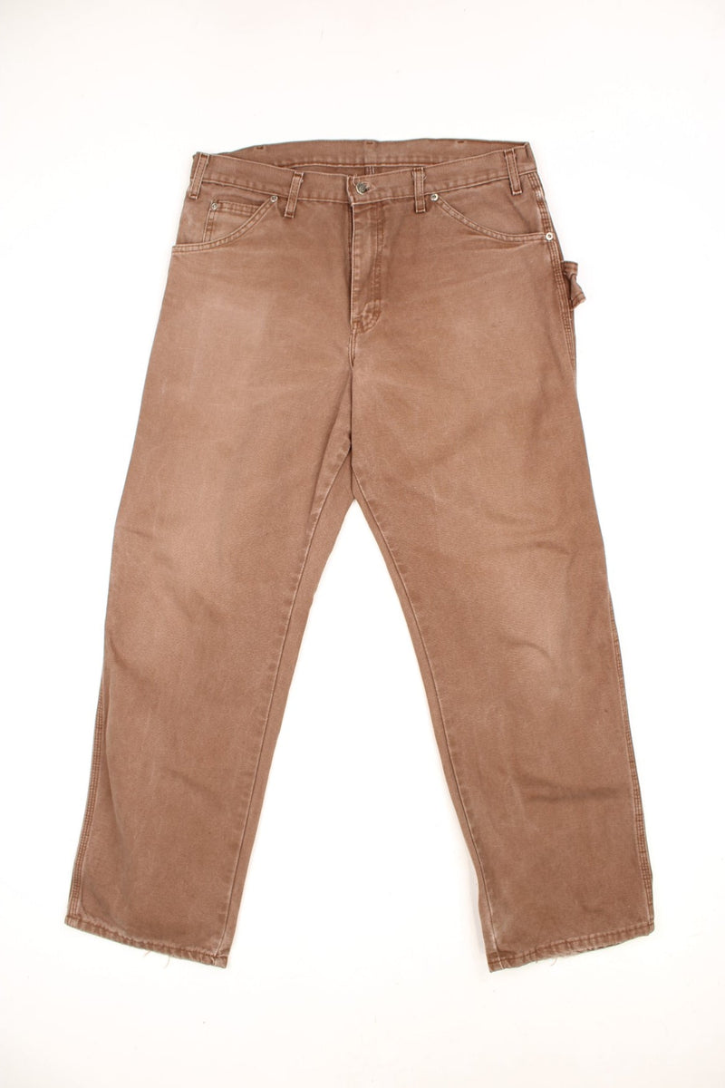 Dickies brown carpenter jeans with a hammer loop, front, back and side pockets and a logo patch on the back pocket. 