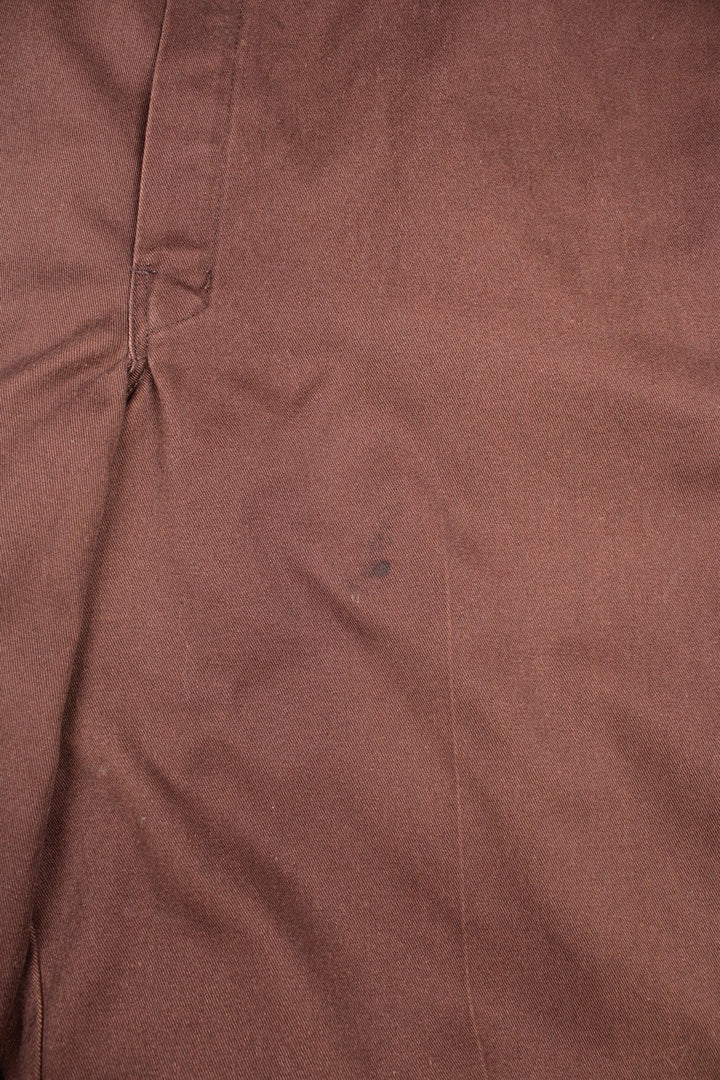 Dickies Shorts in a brown colourway, has multiple pockets and the logo embroiderd on the back.