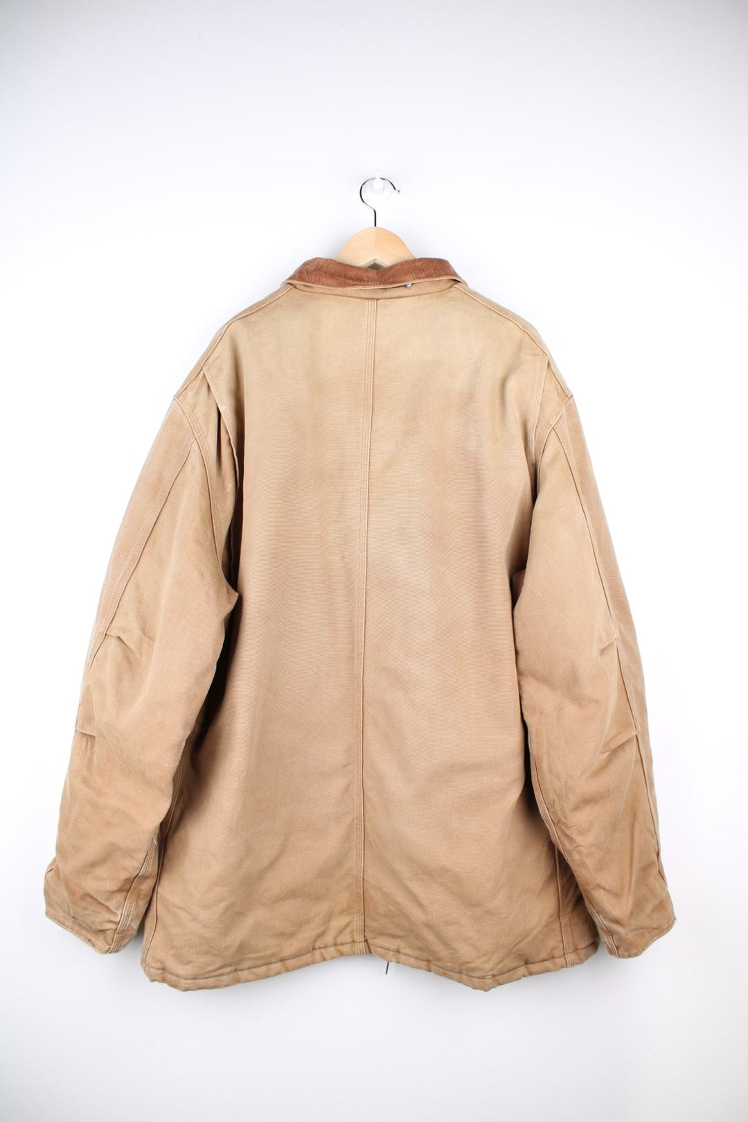 Vintage  Arctic Jacket in a  colourway. The jacket has 2 velcro pockets, and two hand warmer pockets. It also has a corduroy collar and has a quilted lining.