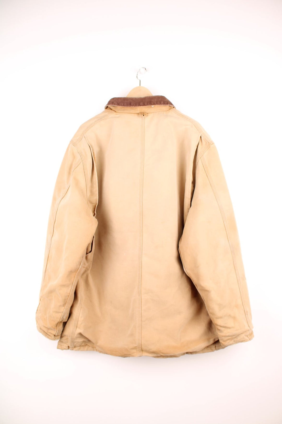 Carhartt Detroit jacket in tan. Blanket lined with a brown corduroy collar, zip and velcro closure, four pockets with a logo patch on the upper left. 