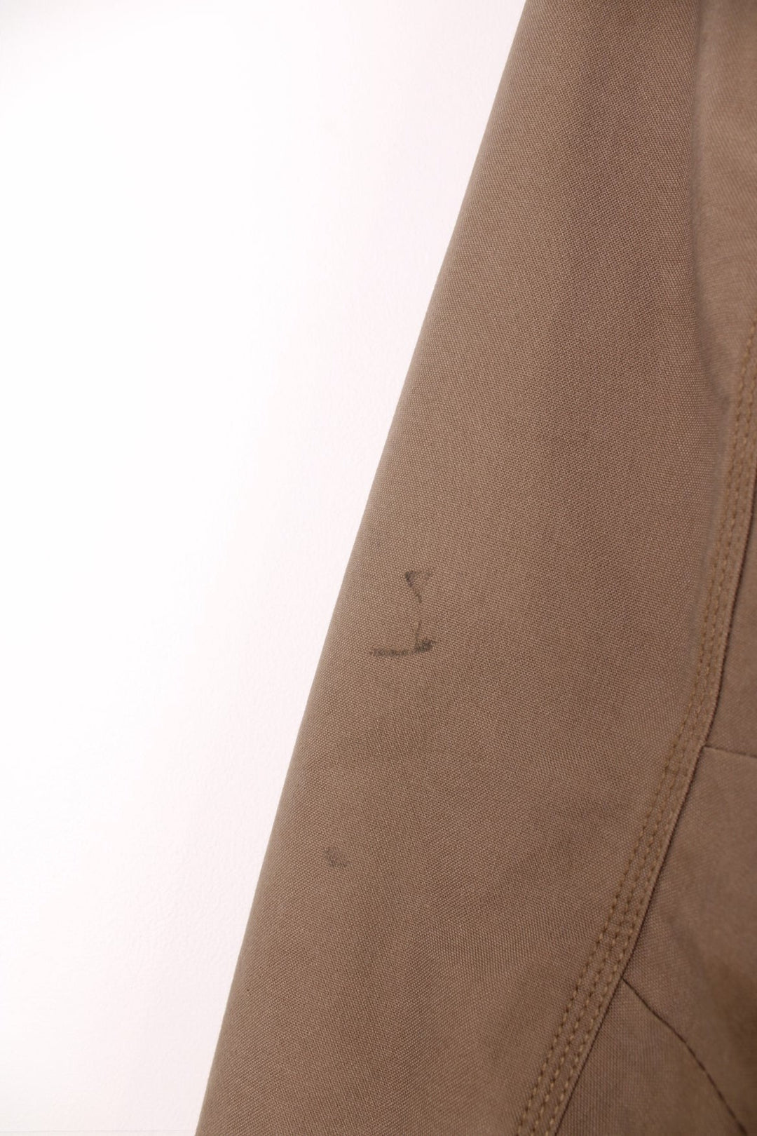 Carhartt work jacket in tan with four pockets, zip closure, a Carhartt logo patch on the upper left and a 'QD Quick Duck' logo on the left sleeve. 