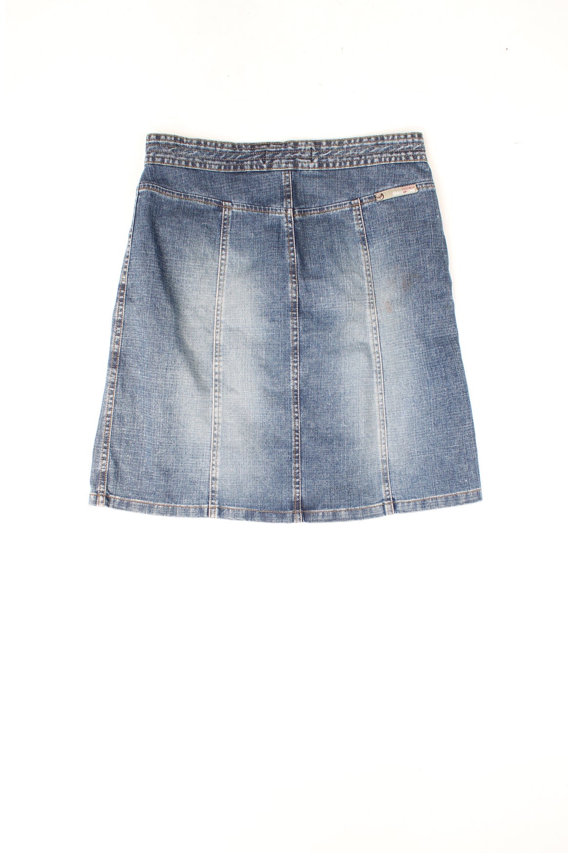 Quiksilver Roxy blue denim midi skirt with patch pockets, button closure and an embroidered logo on the back. 