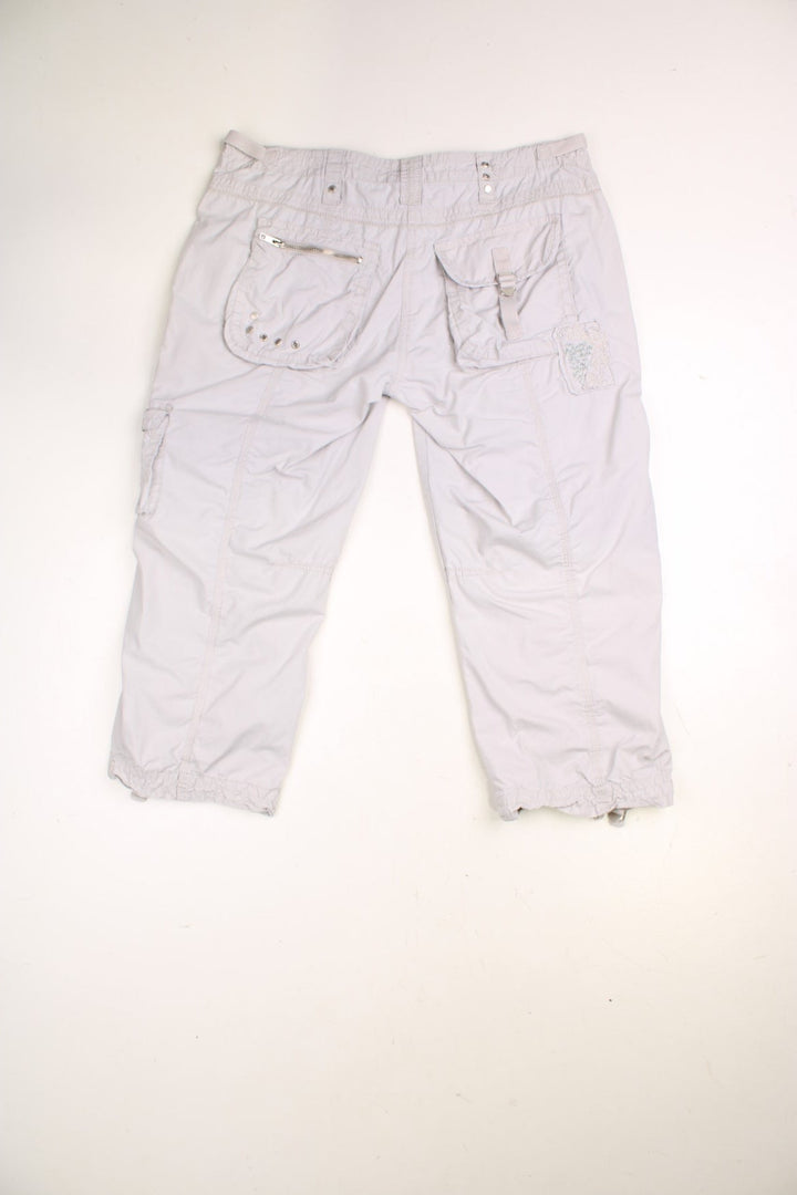 River Island Y2K Quarter Length Cargo Shorts in a light grey colourway, has multiple pockets and adjustable cuffs. 