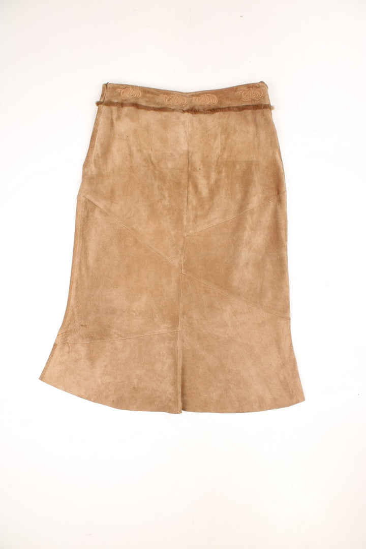 Vintage suede brown midi skirt, with embroidered and faux fur detailing on the waistband. Has a zip fastening on the side.