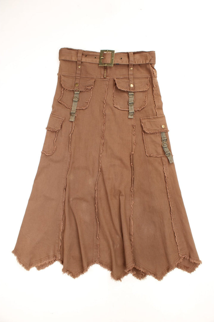 Y2K brown maxi skirt with frayed hem, large buckle belt, multiple pockets and stripe frayed details. 