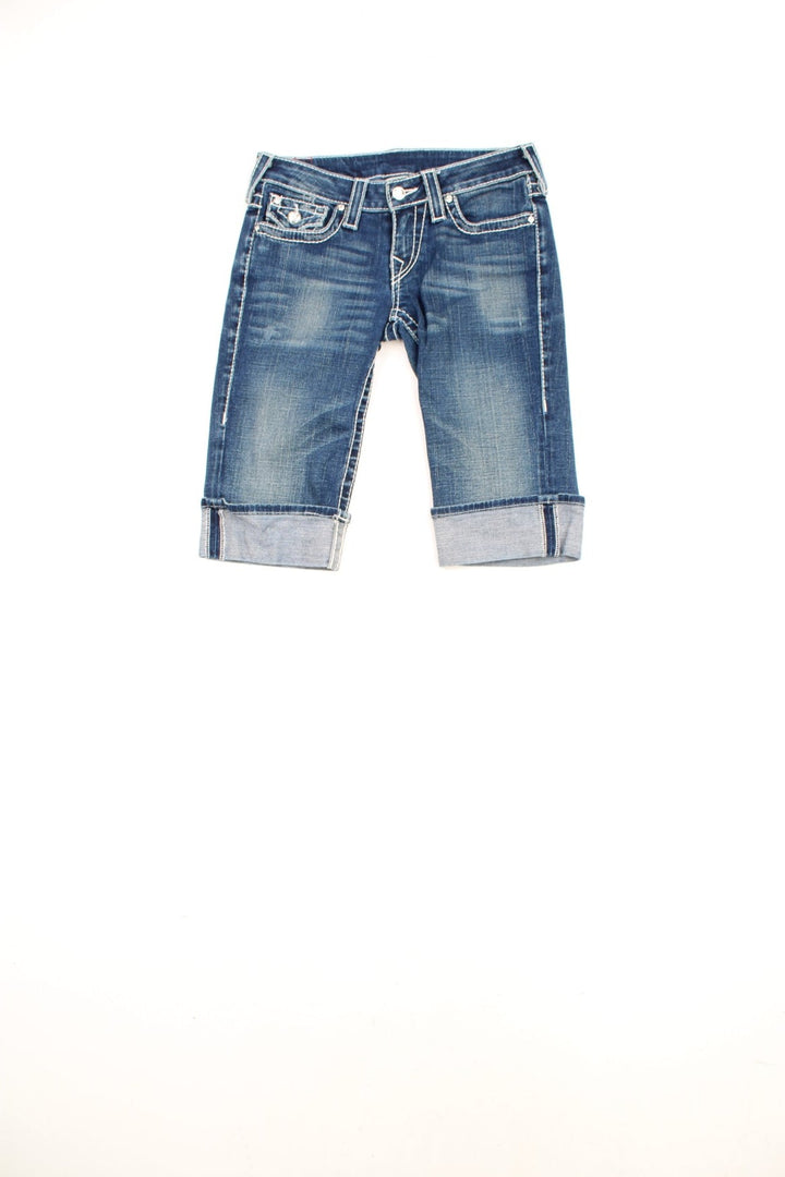 Vintage Y2K True Religion 3/4 length blue denim shorts with white contrast stitching.