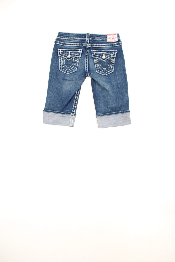 Vintage Y2K True Religion 3/4 length blue denim shorts with white contrast stitching.