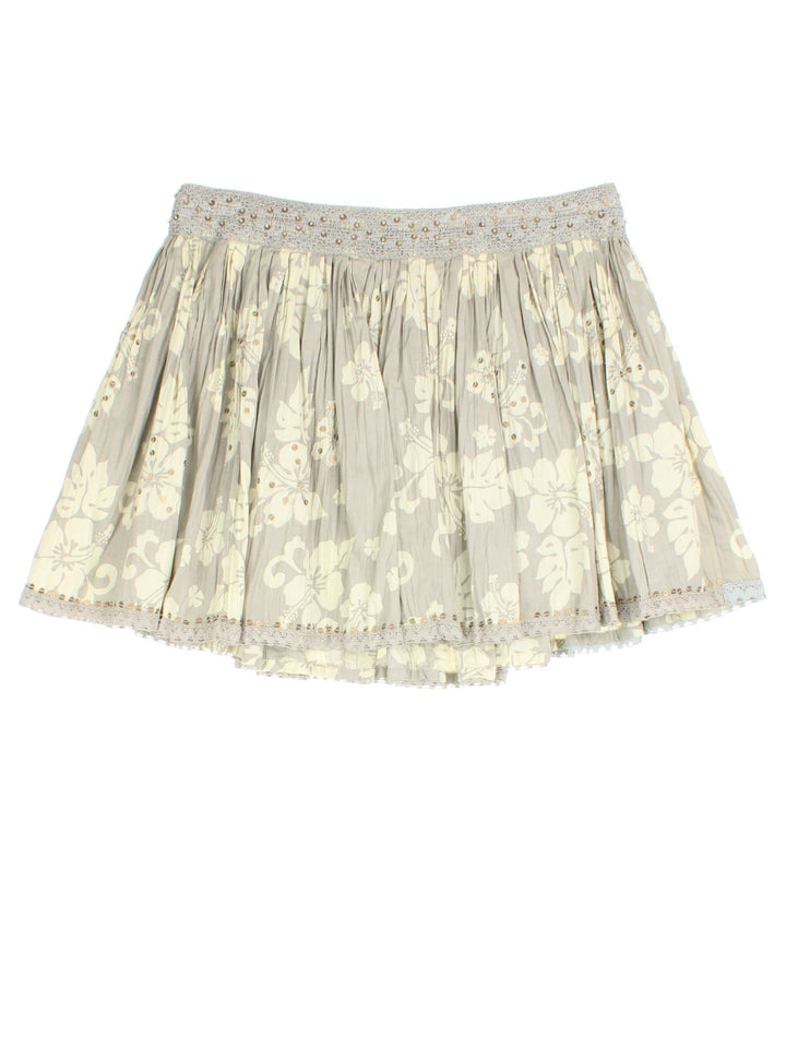 Vintage Y2K Mini Skirt in a grey colourway. Beaded waistband and all over contrast floral pattern.