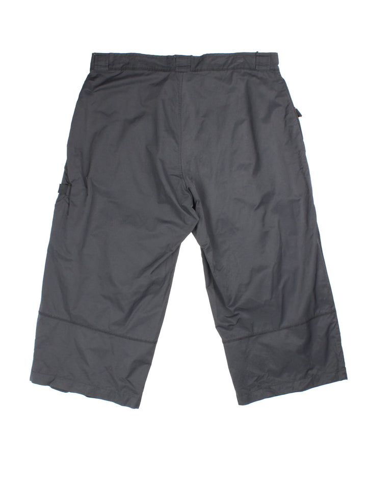 Y2K 3/4 Length Nike Shorts in black colourway.Velcro/zip fastening and embroidered swoosh branding