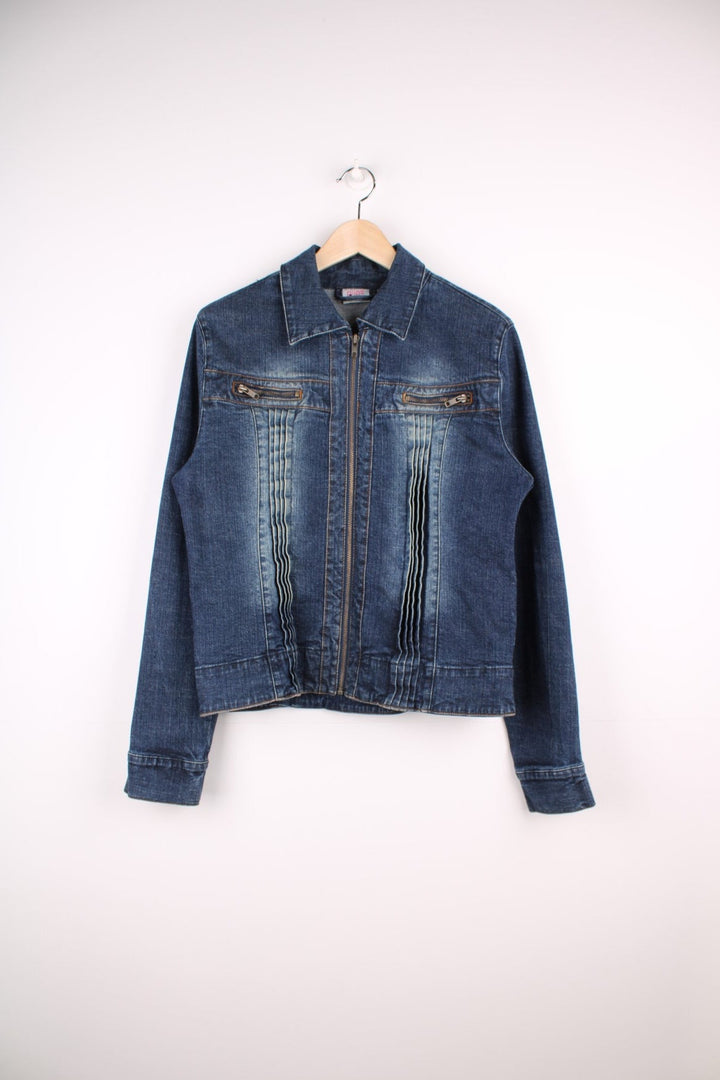 Y2K Pilot pleated denim jacket with zip closure and two zipped pockets. 