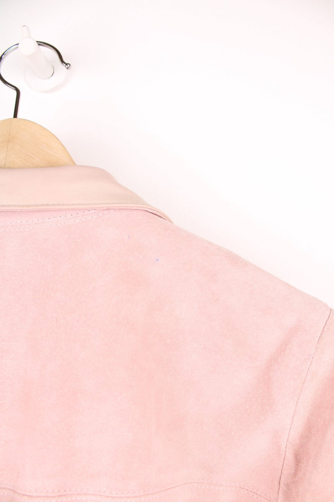 Y2K pink suede jacket with two side pockets and zip closure by Lakeland. 