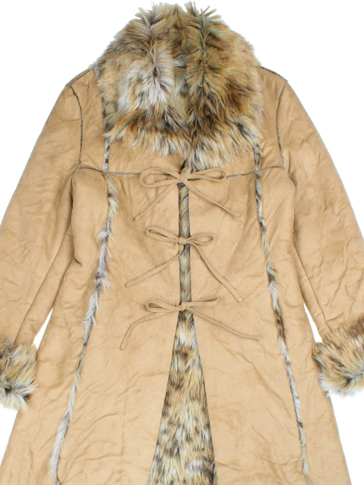 Y2K Esisto Conbipel panelled suede-effect afghan coat in tan with faux fur trim and lining and tie closure.