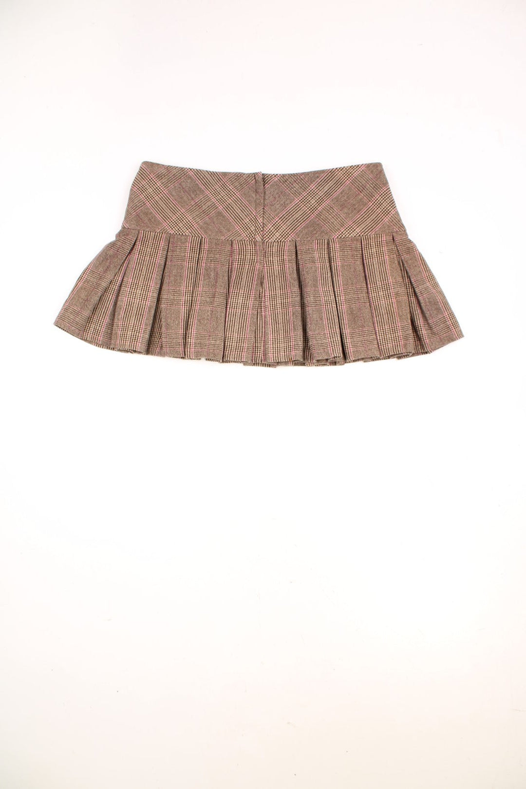 Y2K BAY brown pleated dogtooth plaid mini skirt with zip closure and button detailing. 