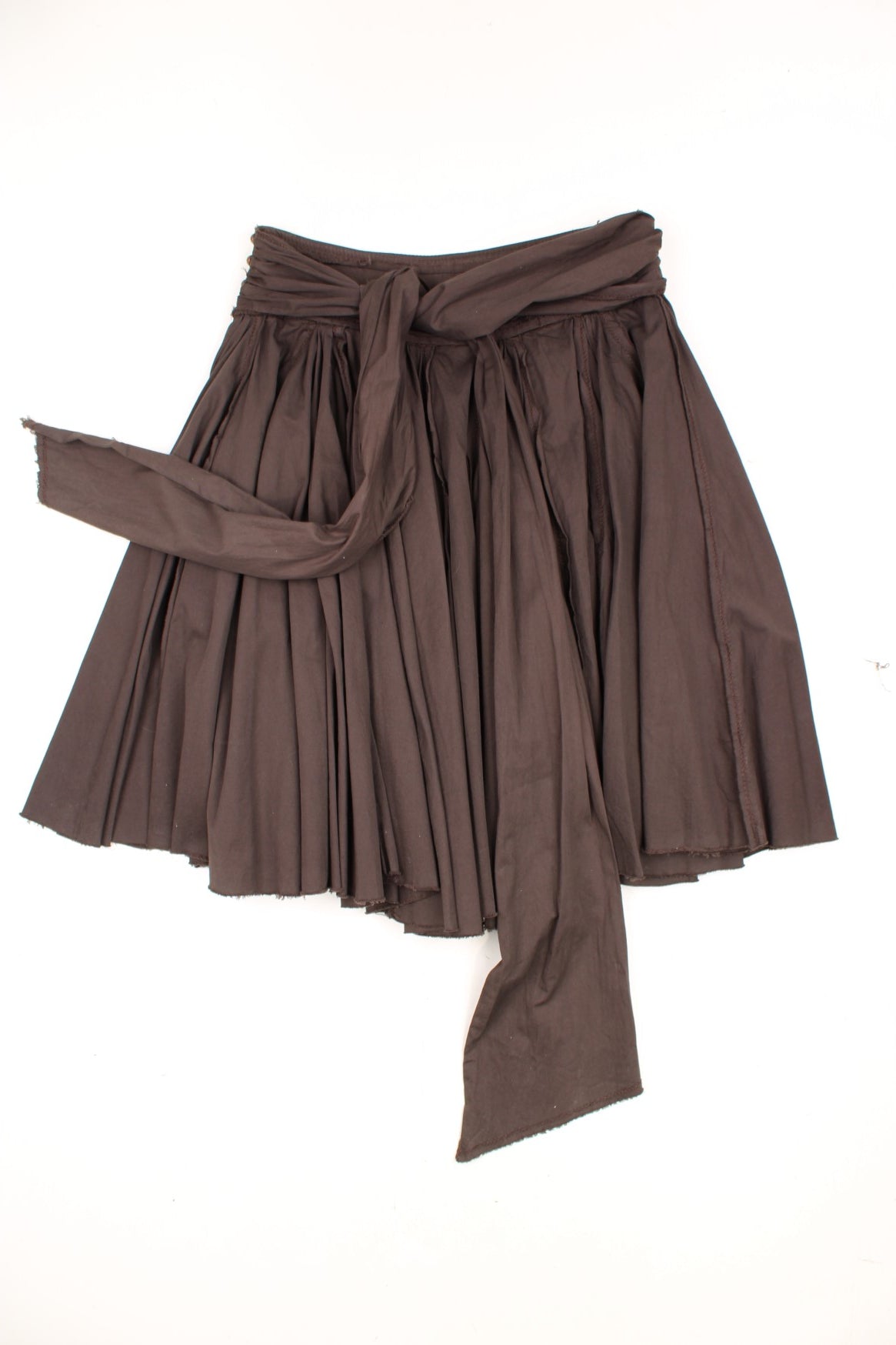 Y2K River island brown smocked gathered cotton midi skirt with a thick statement waistband and a long waist tie. Has 4 copper fastenings down the waistband and a zip fastening down the side.