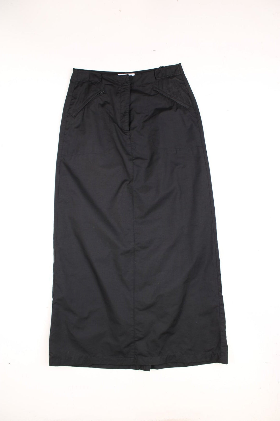 Y2K midi skirt in black with zip pockets.