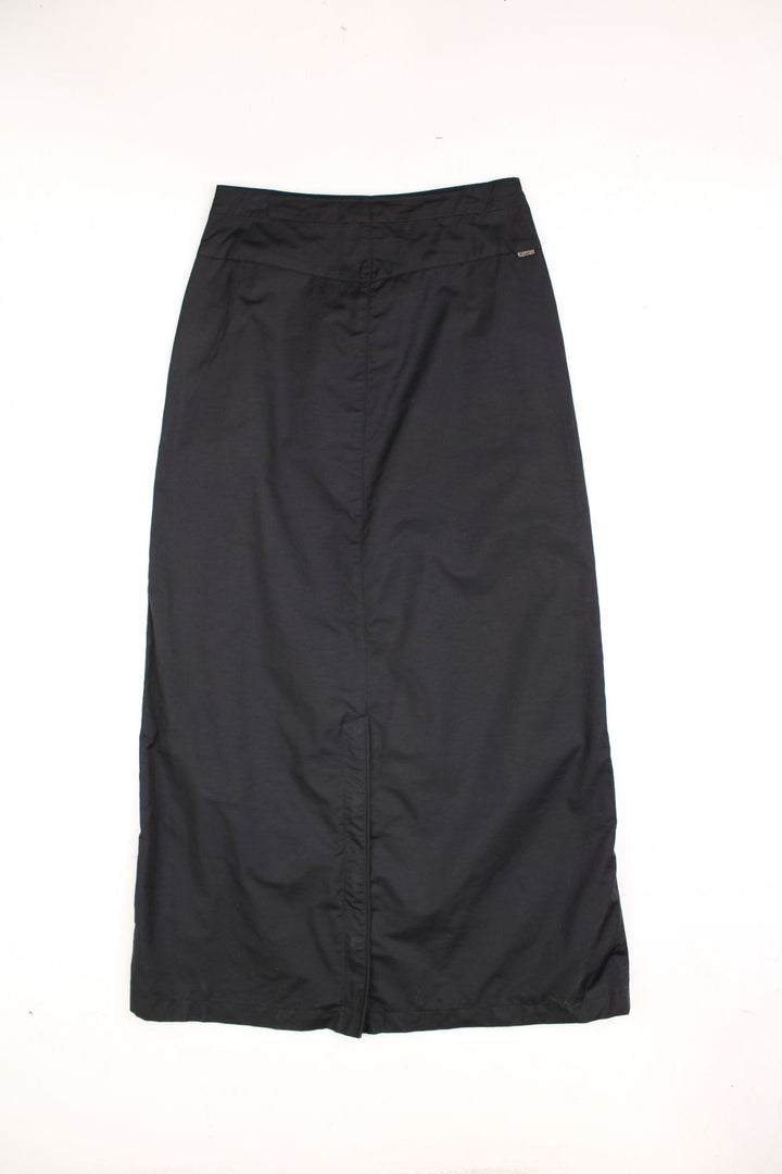 Y2K midi skirt in black with zip pockets.