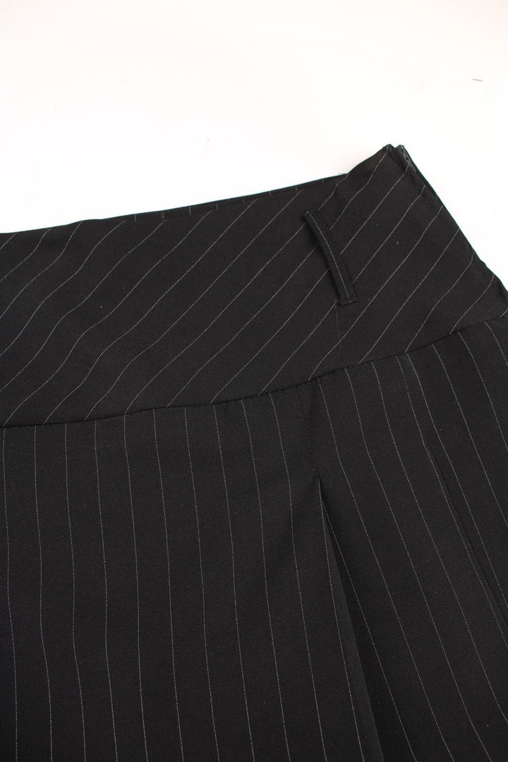 Y2K pleated, pinstripe, mini skirt in black.