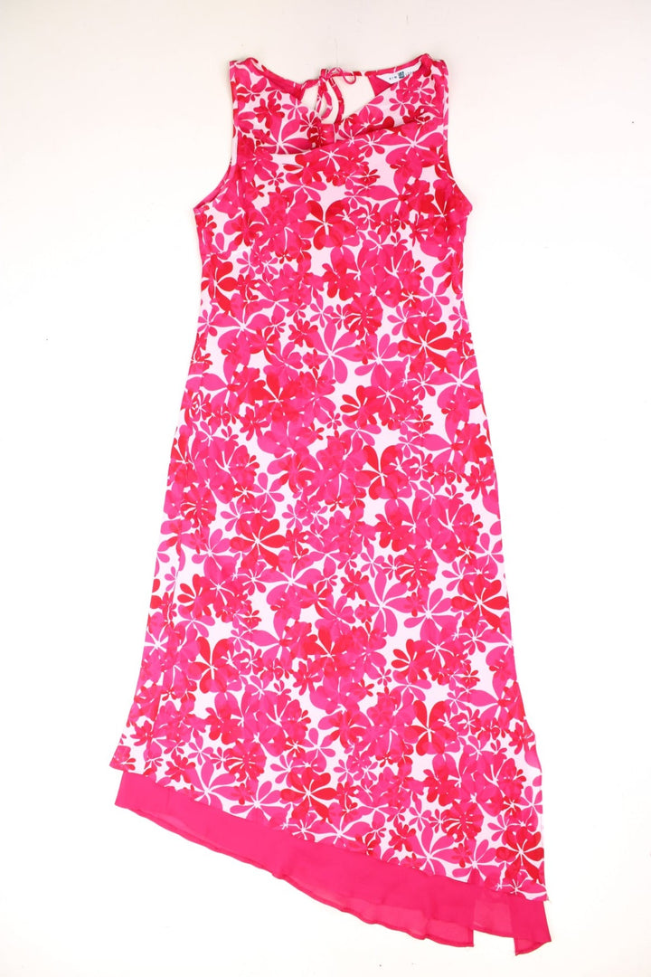 New Look Floral Maxi Dress in pink and white colourway, has a asymmetrical hem line, and is tied at the back.