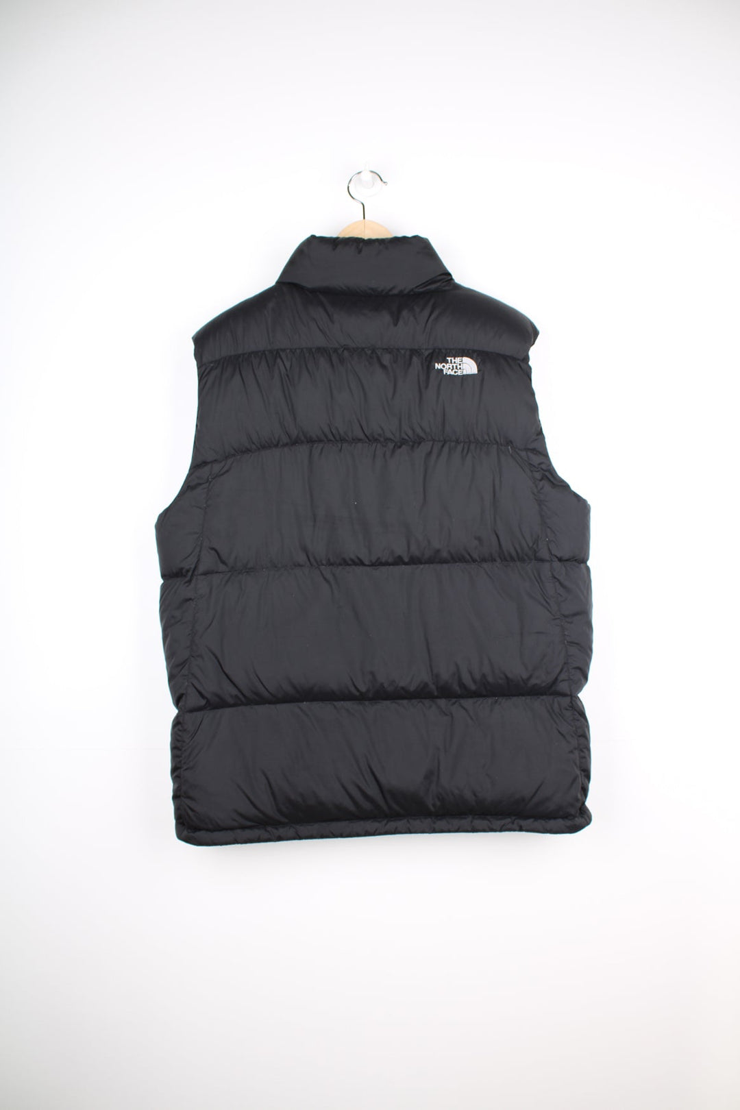 The North Face 550 black gilet. Features embroidered logo on the front and back.