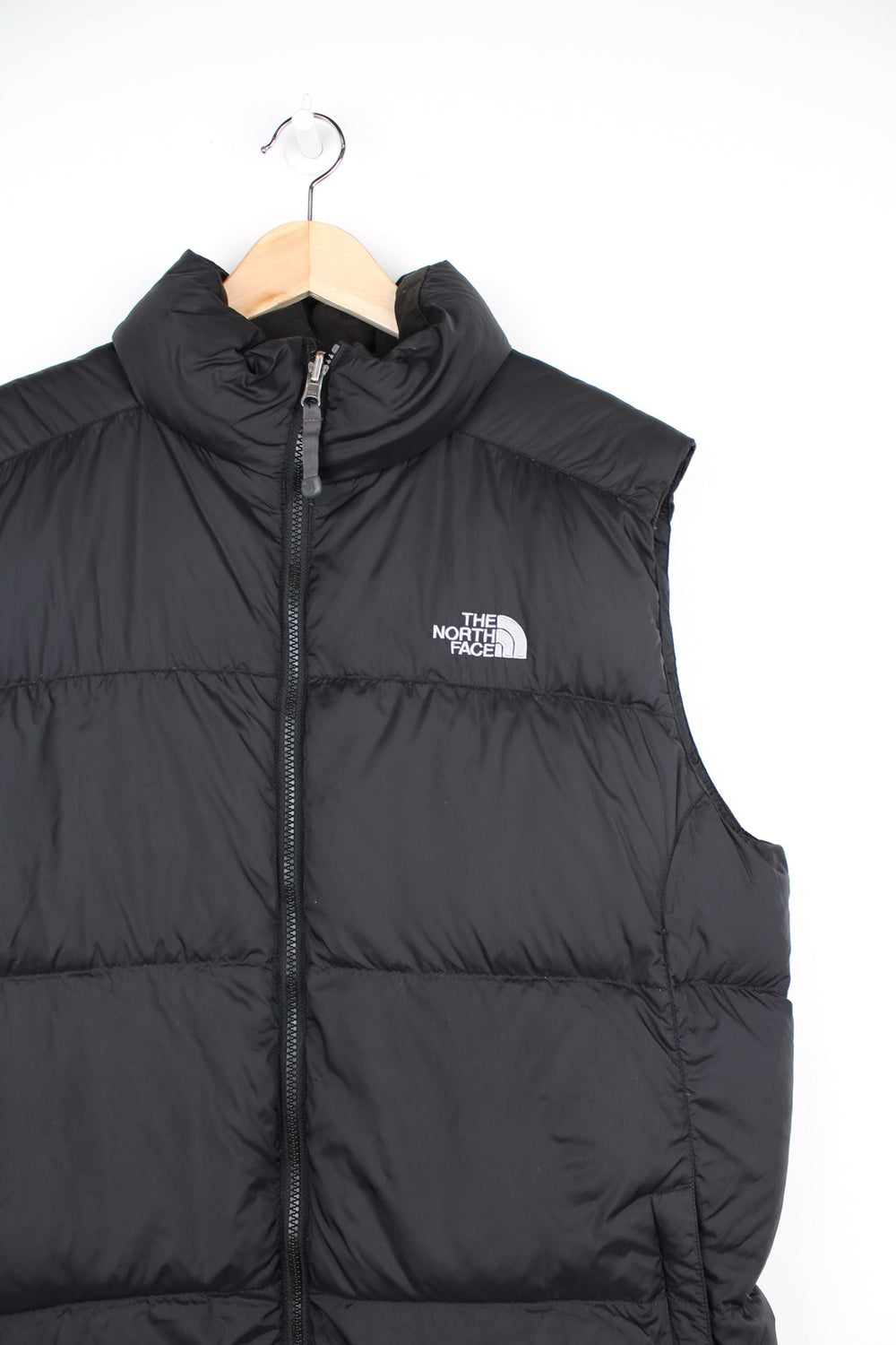 The North Face 550 black gilet. Features embroidered logo on the front and back.