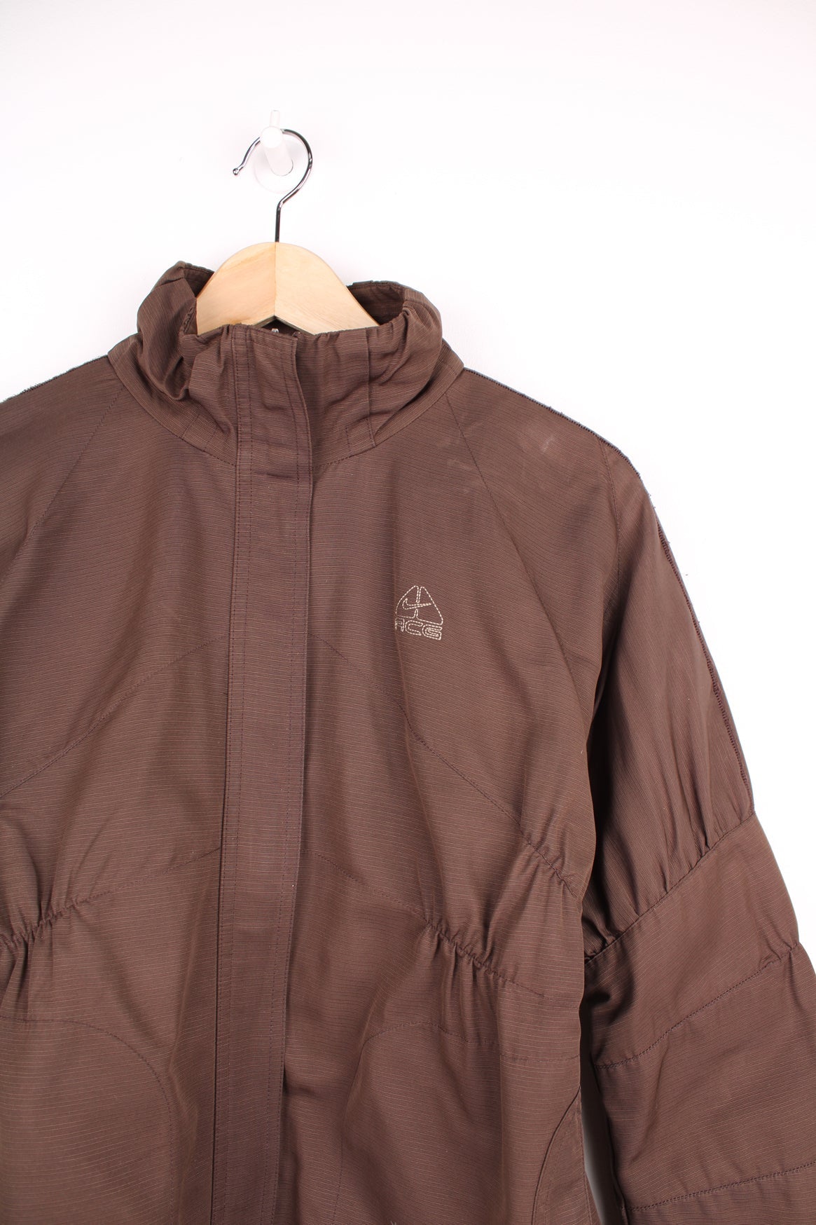 Nike ACG brown fleece lined jacket. Features embroidered logo on the chest. 