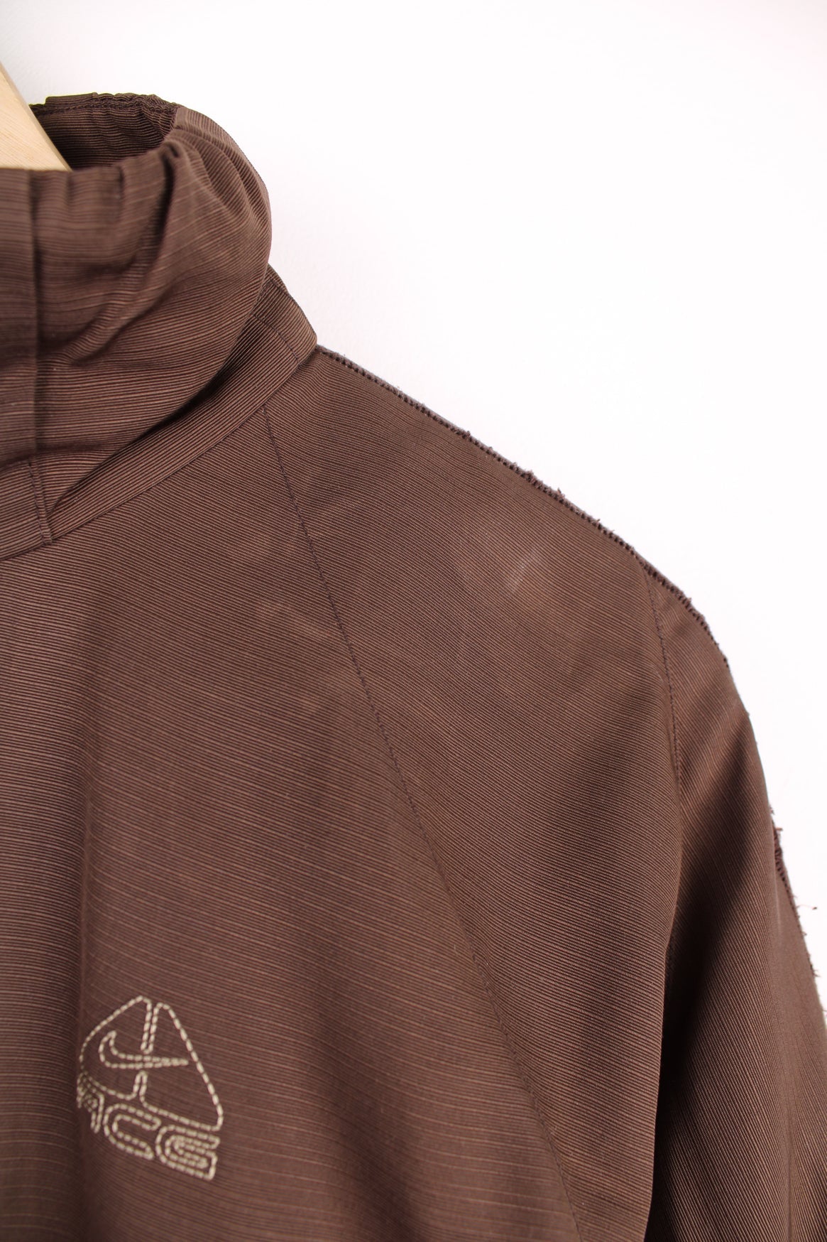 Nike ACG brown fleece lined jacket. Features embroidered logo on the chest. 