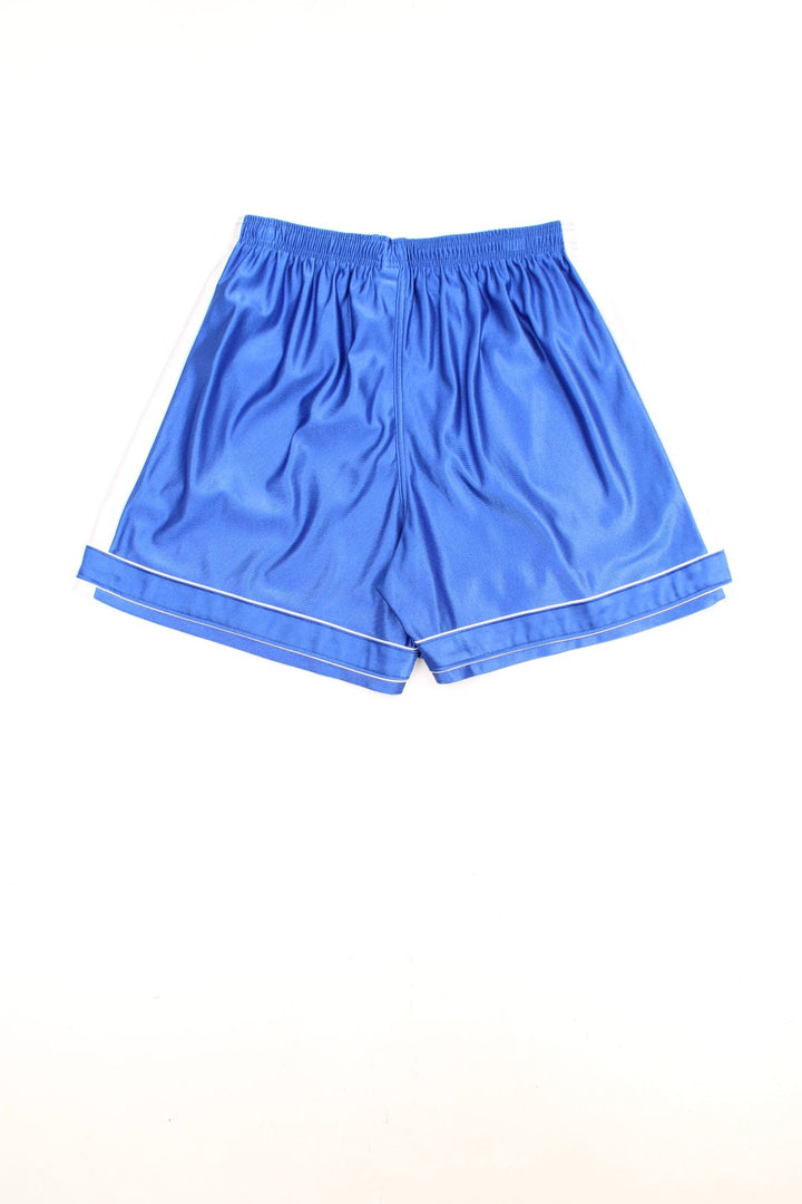 Umbro Basketball Shorts in a blue and white colourway, has an elasticated waist with drawstring, no pockets, and the logo embroidered on the front.